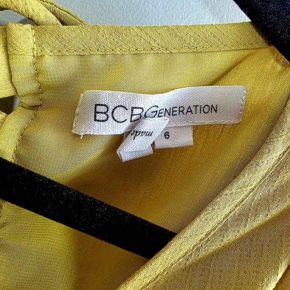 BCBGeneration - Mustard Dress With Unique Open Back Design & Pockets - Size 6 - Picture 5 of 6